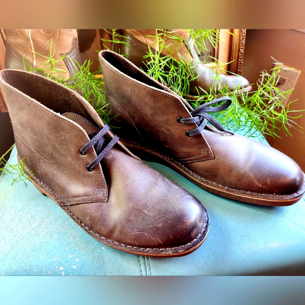 CLARKS Dark Brown Leather Chukka Boots Men